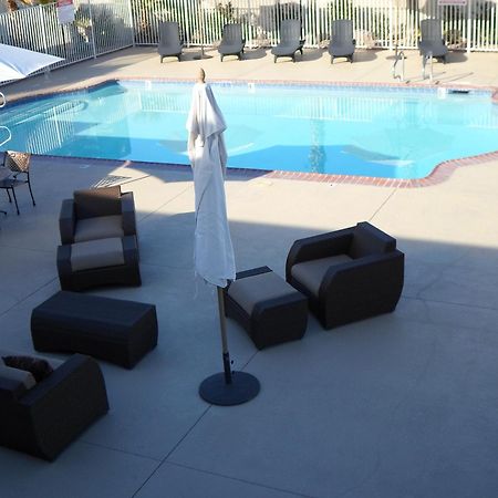 Howard Johnson By Wyndham Las Vegas Near The Strip Екстериор снимка