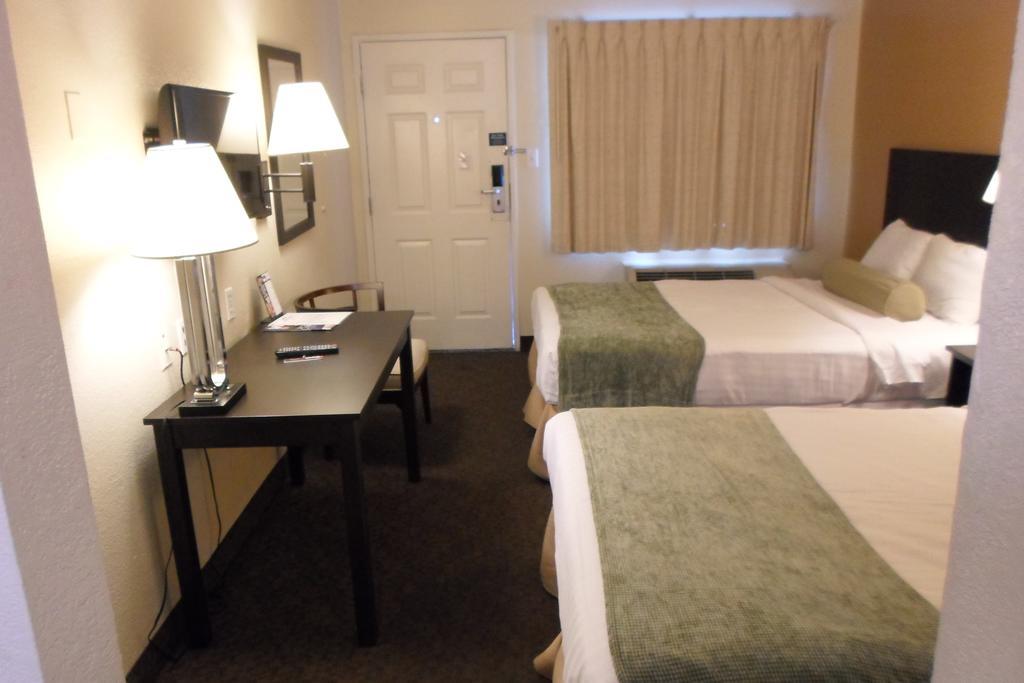 Howard Johnson By Wyndham Las Vegas Near The Strip Екстериор снимка