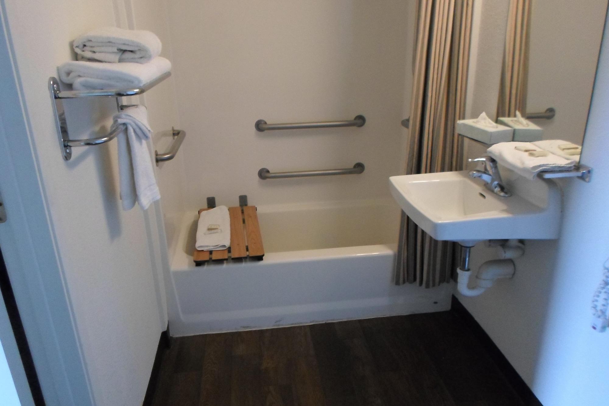 Howard Johnson By Wyndham Las Vegas Near The Strip Екстериор снимка