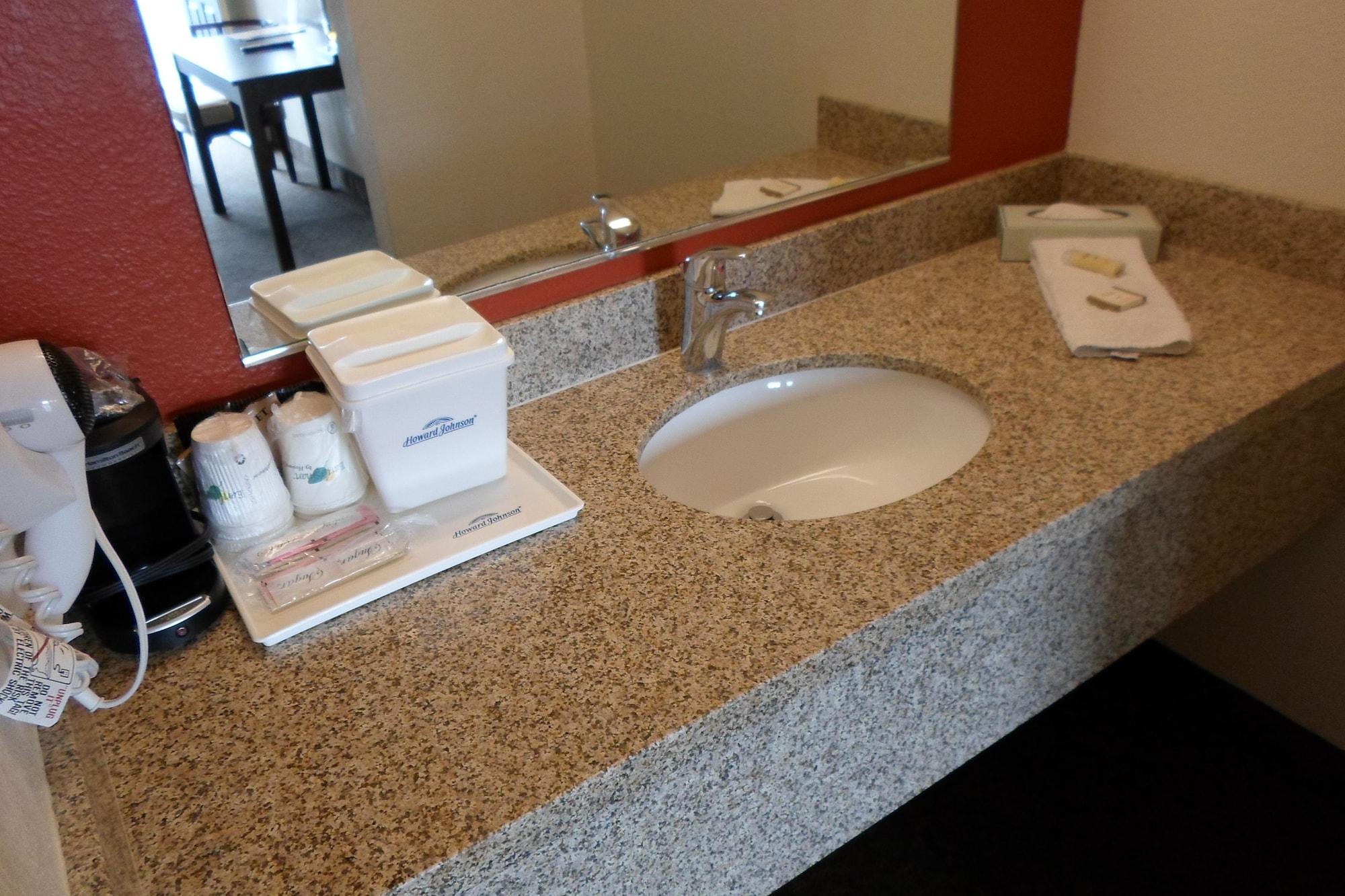 Howard Johnson By Wyndham Las Vegas Near The Strip Екстериор снимка