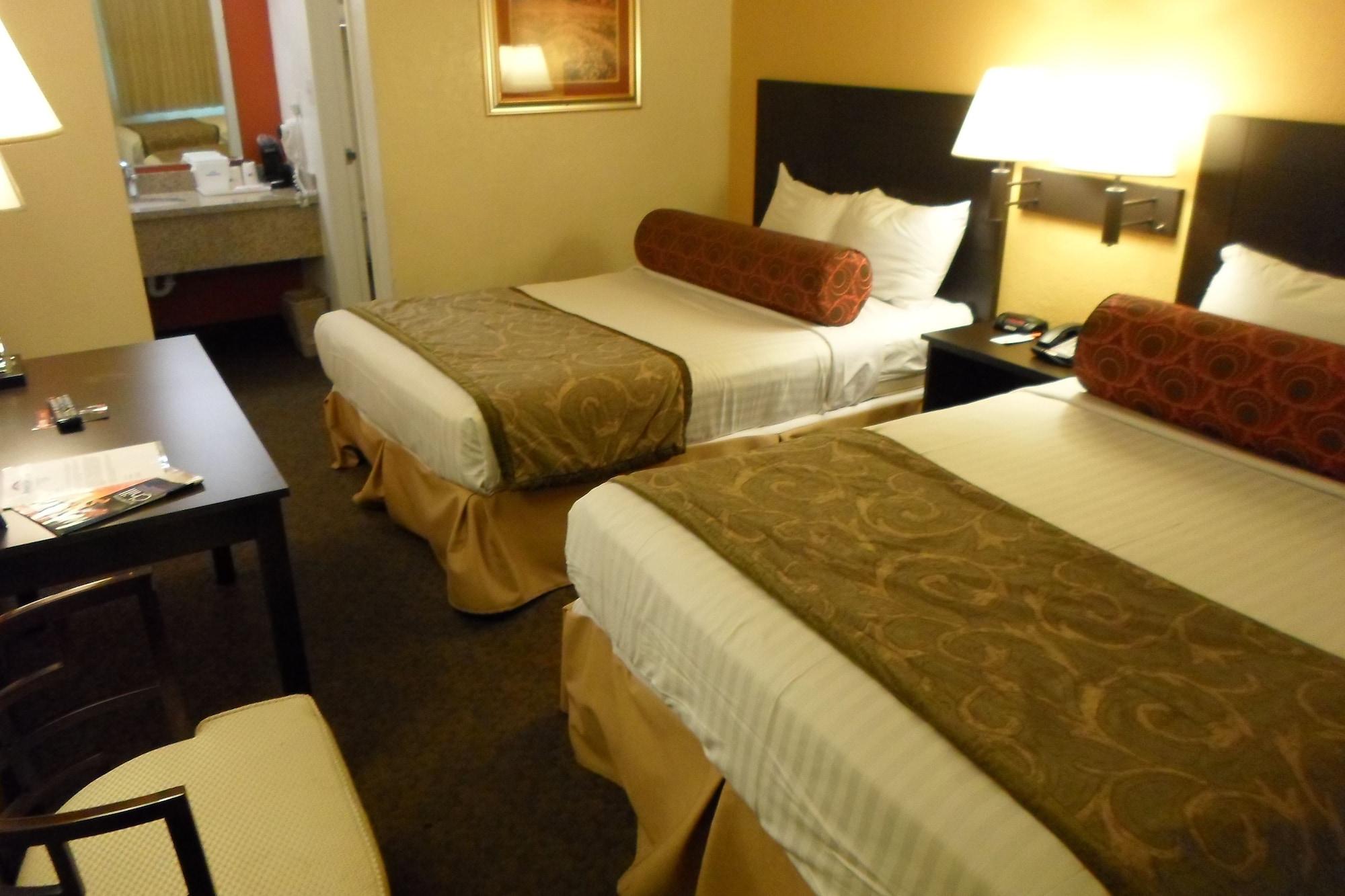Howard Johnson By Wyndham Las Vegas Near The Strip Екстериор снимка