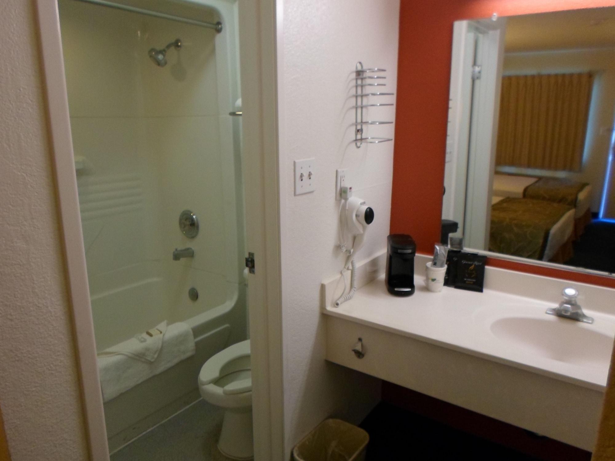 Howard Johnson By Wyndham Las Vegas Near The Strip Екстериор снимка