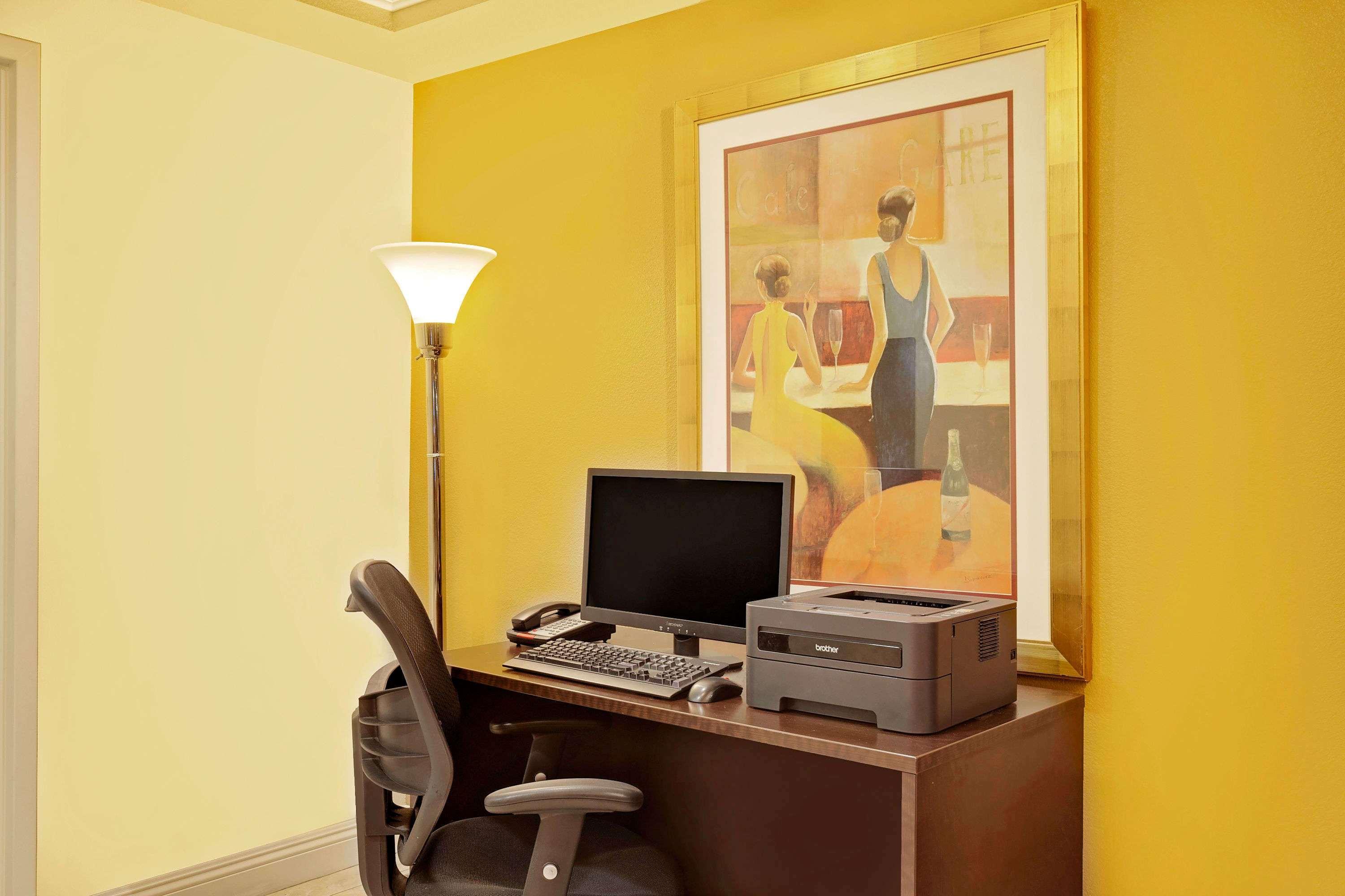 Howard Johnson By Wyndham Las Vegas Near The Strip Екстериор снимка