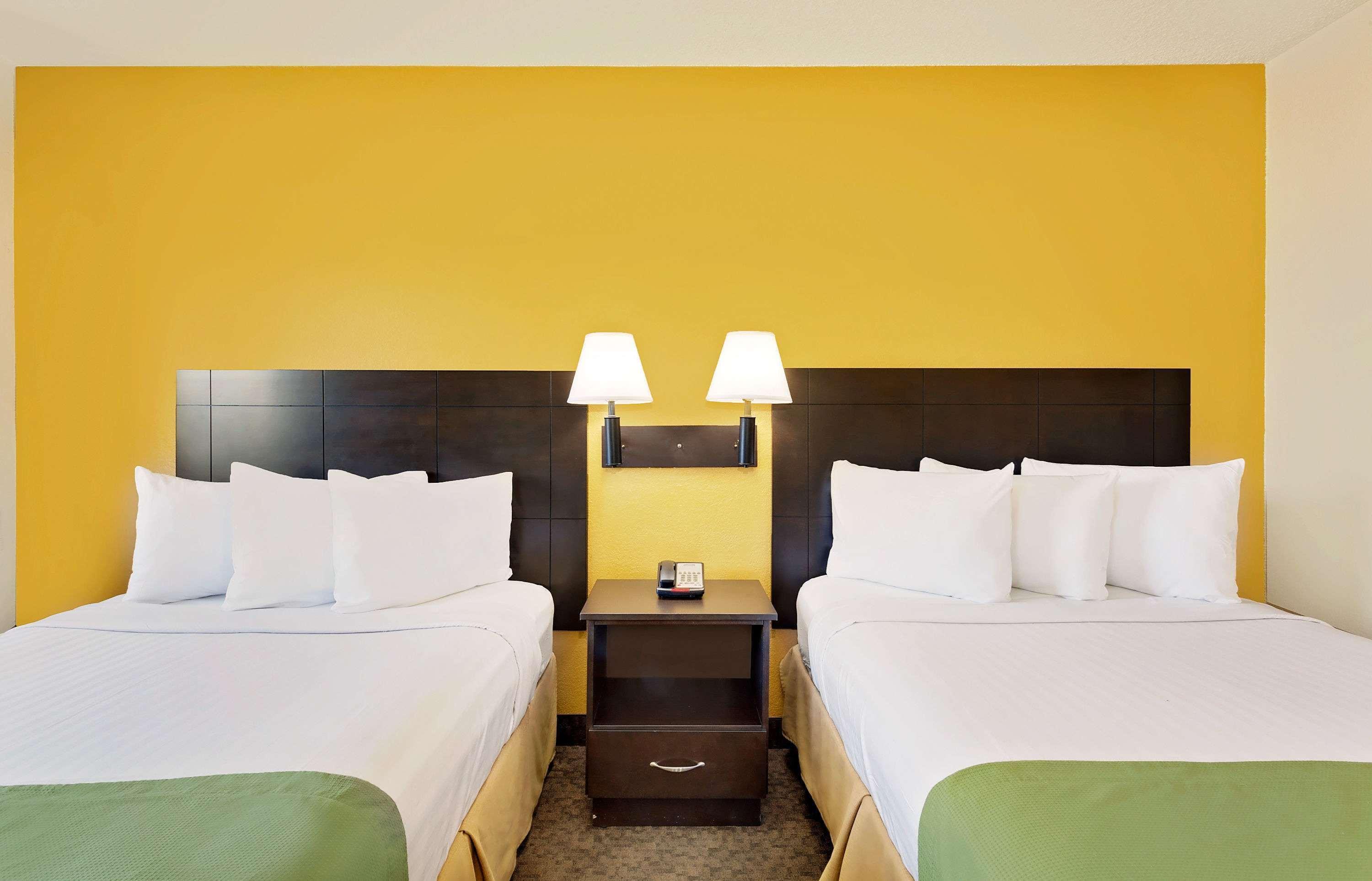 Howard Johnson By Wyndham Las Vegas Near The Strip Екстериор снимка