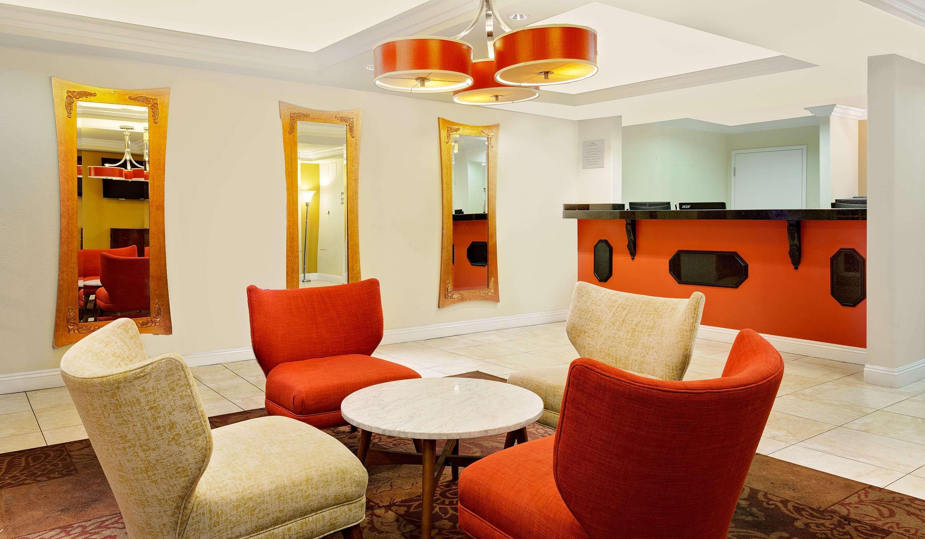 Howard Johnson By Wyndham Las Vegas Near The Strip Екстериор снимка