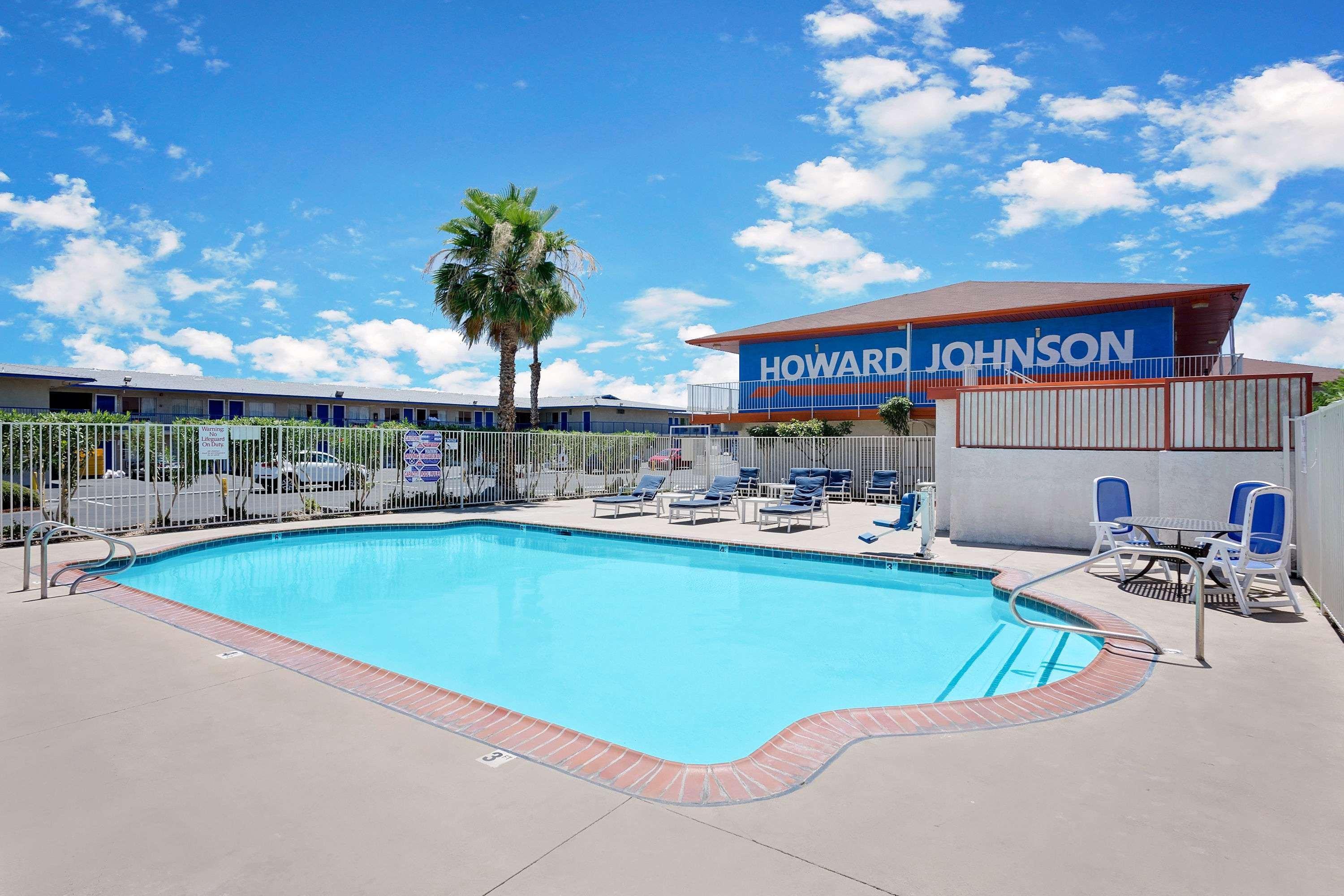 Howard Johnson By Wyndham Las Vegas Near The Strip Екстериор снимка