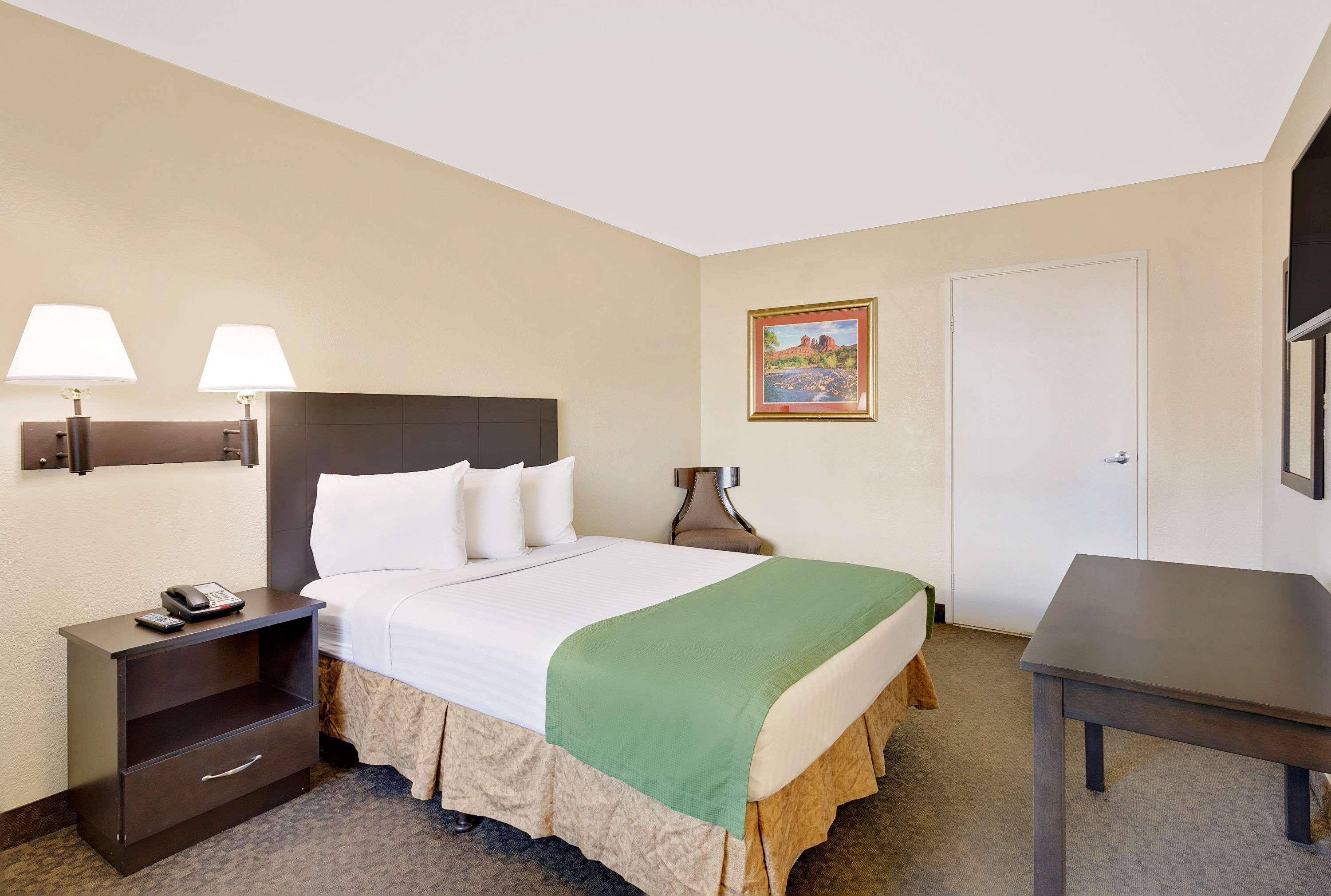 Howard Johnson By Wyndham Las Vegas Near The Strip Екстериор снимка