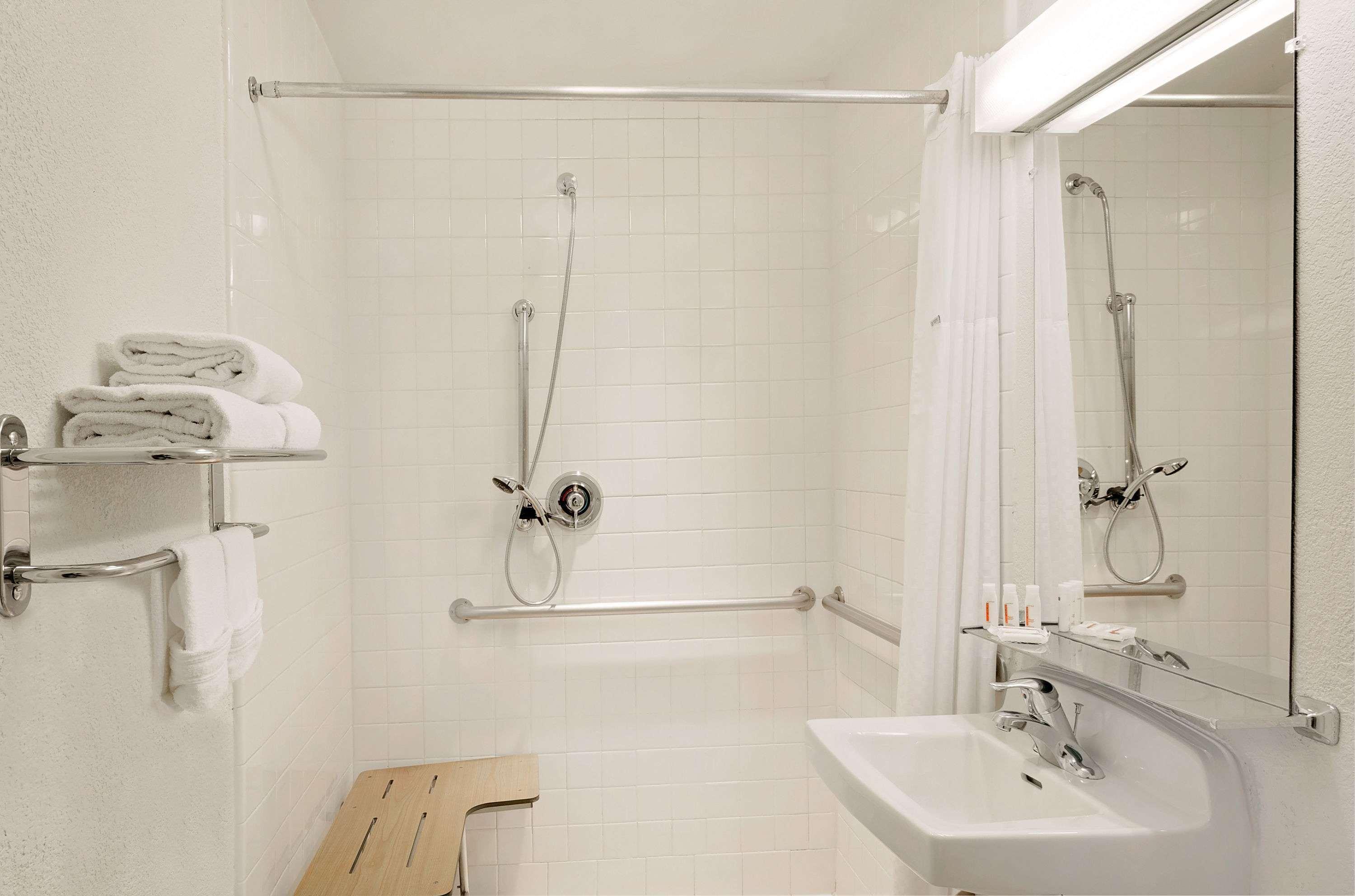 Howard Johnson By Wyndham Las Vegas Near The Strip Екстериор снимка