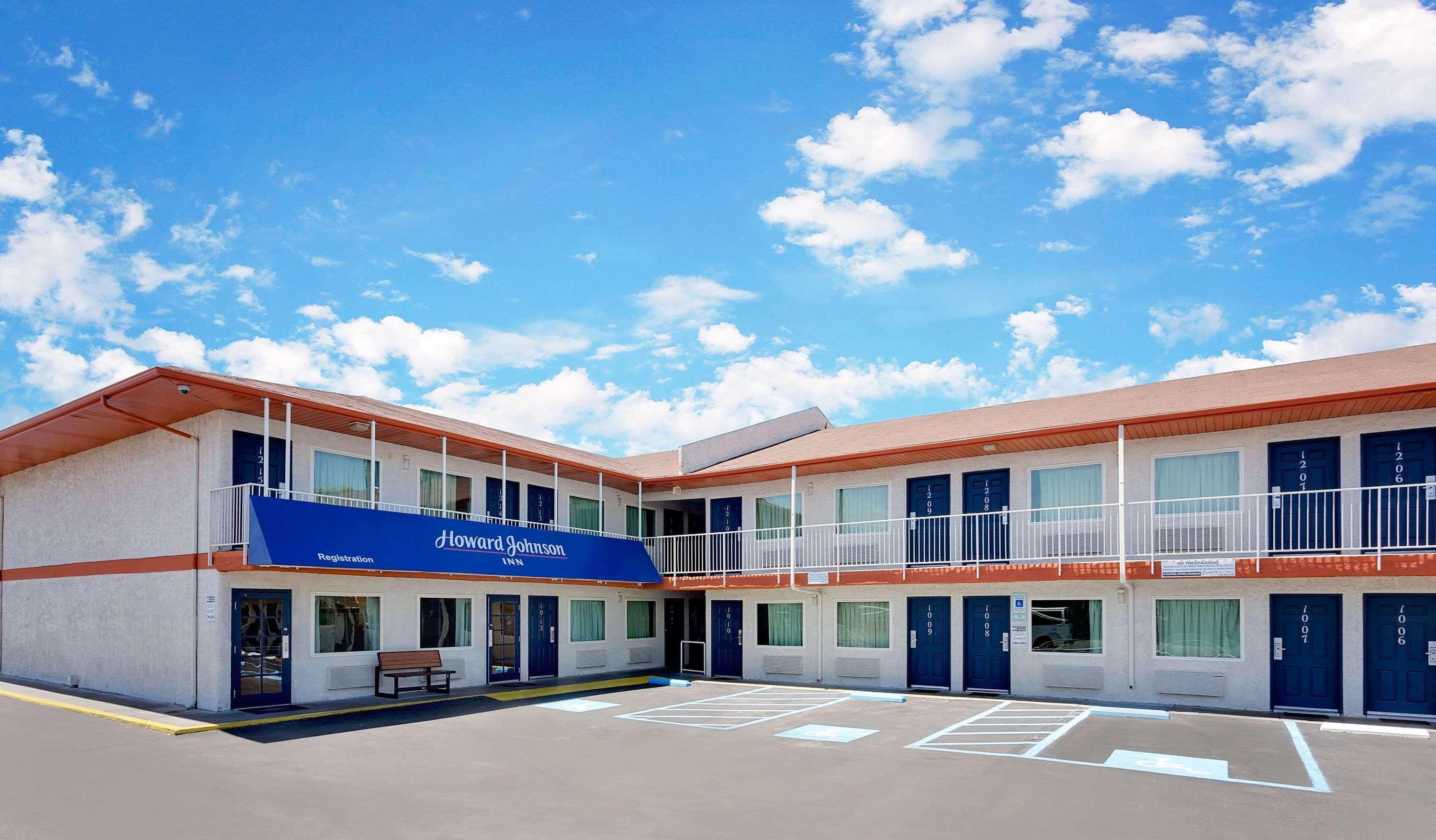 Howard Johnson By Wyndham Las Vegas Near The Strip Екстериор снимка