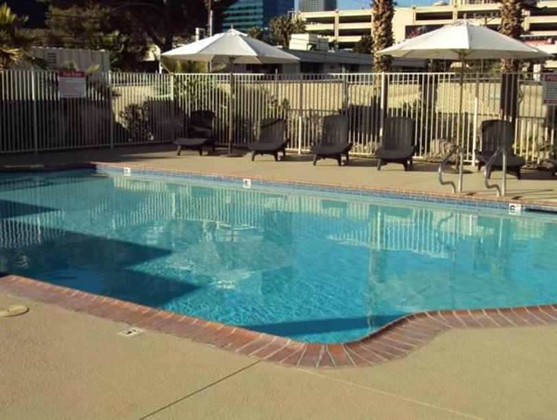 Howard Johnson By Wyndham Las Vegas Near The Strip Екстериор снимка