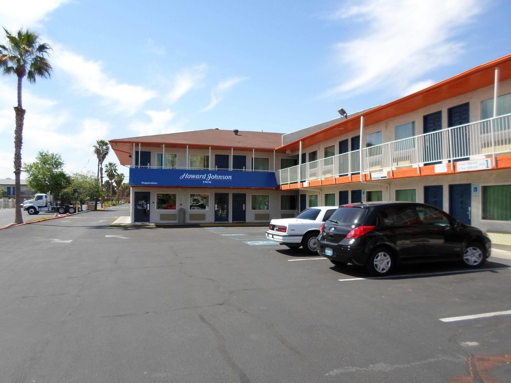Howard Johnson By Wyndham Las Vegas Near The Strip Екстериор снимка