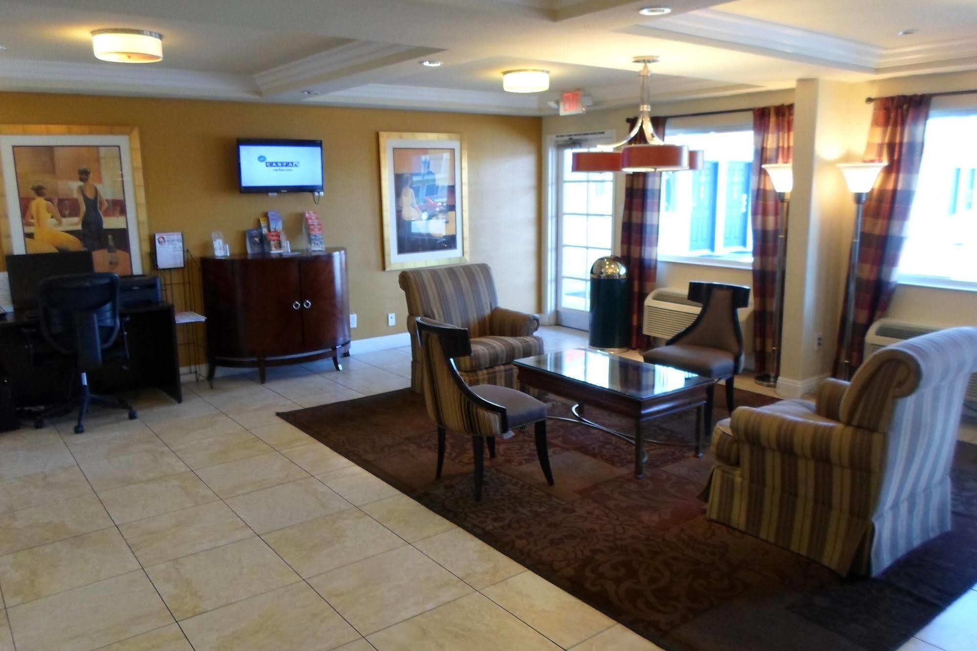 Howard Johnson By Wyndham Las Vegas Near The Strip Екстериор снимка