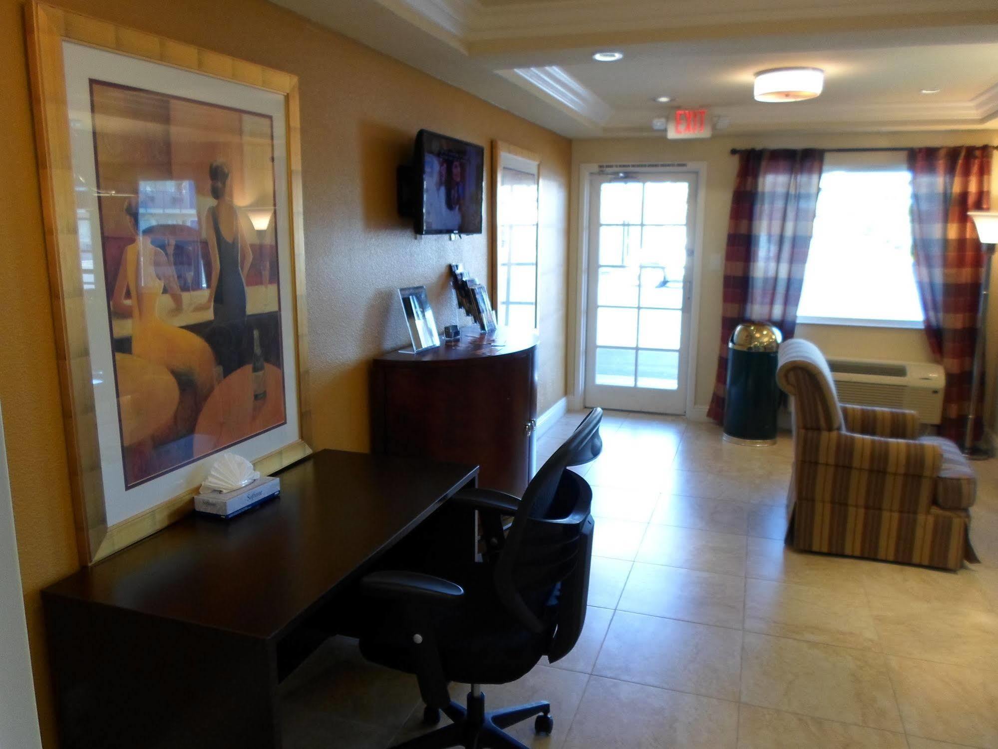Howard Johnson By Wyndham Las Vegas Near The Strip Екстериор снимка