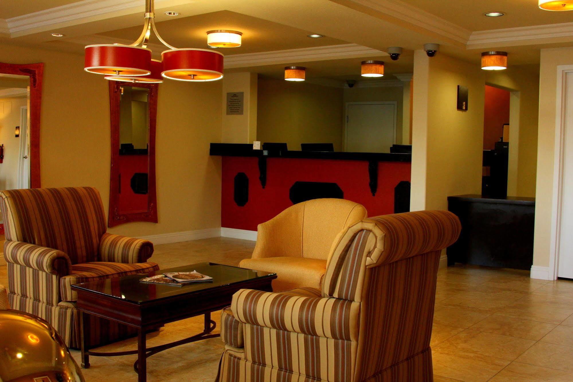 Howard Johnson By Wyndham Las Vegas Near The Strip Екстериор снимка