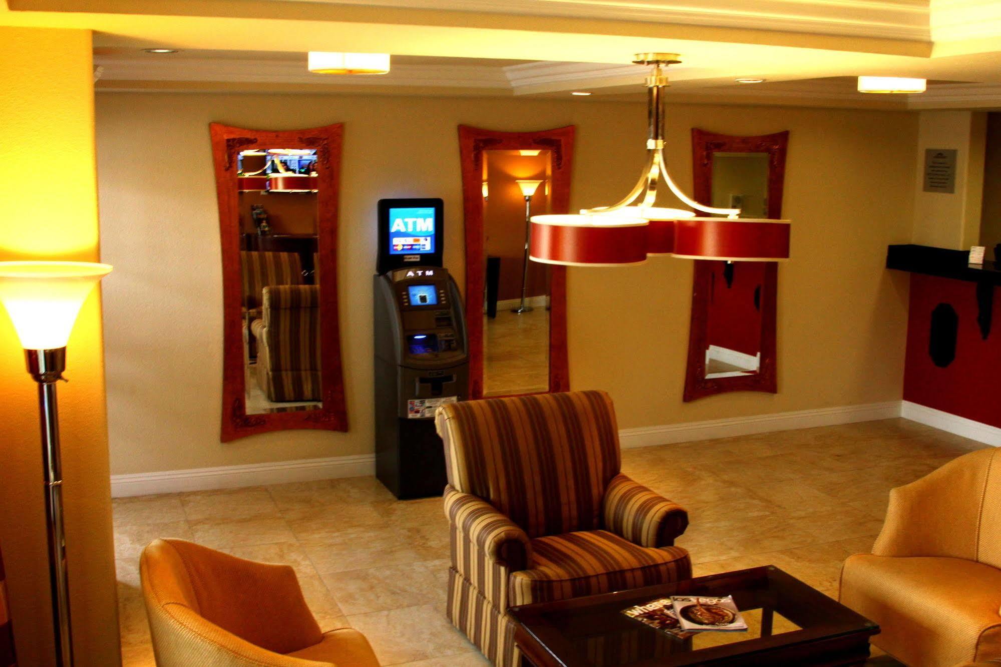 Howard Johnson By Wyndham Las Vegas Near The Strip Екстериор снимка